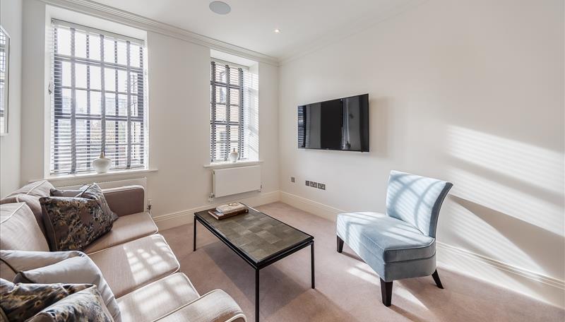 2 bed property in Rainville Road, London